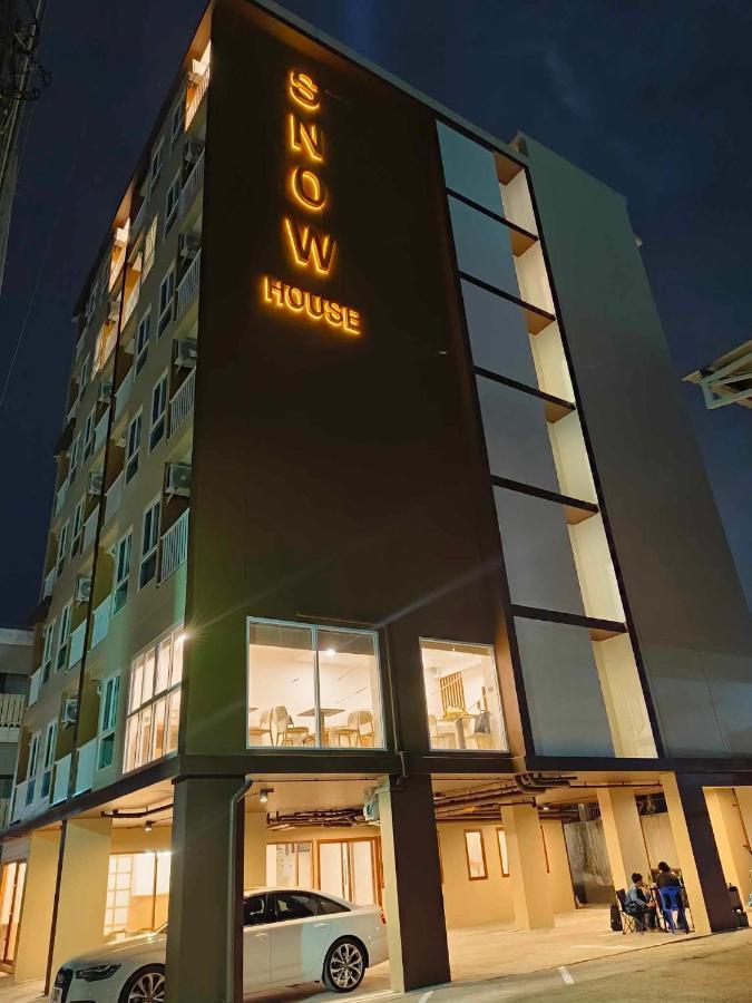 Hotel Snow House Buriram Esterno foto